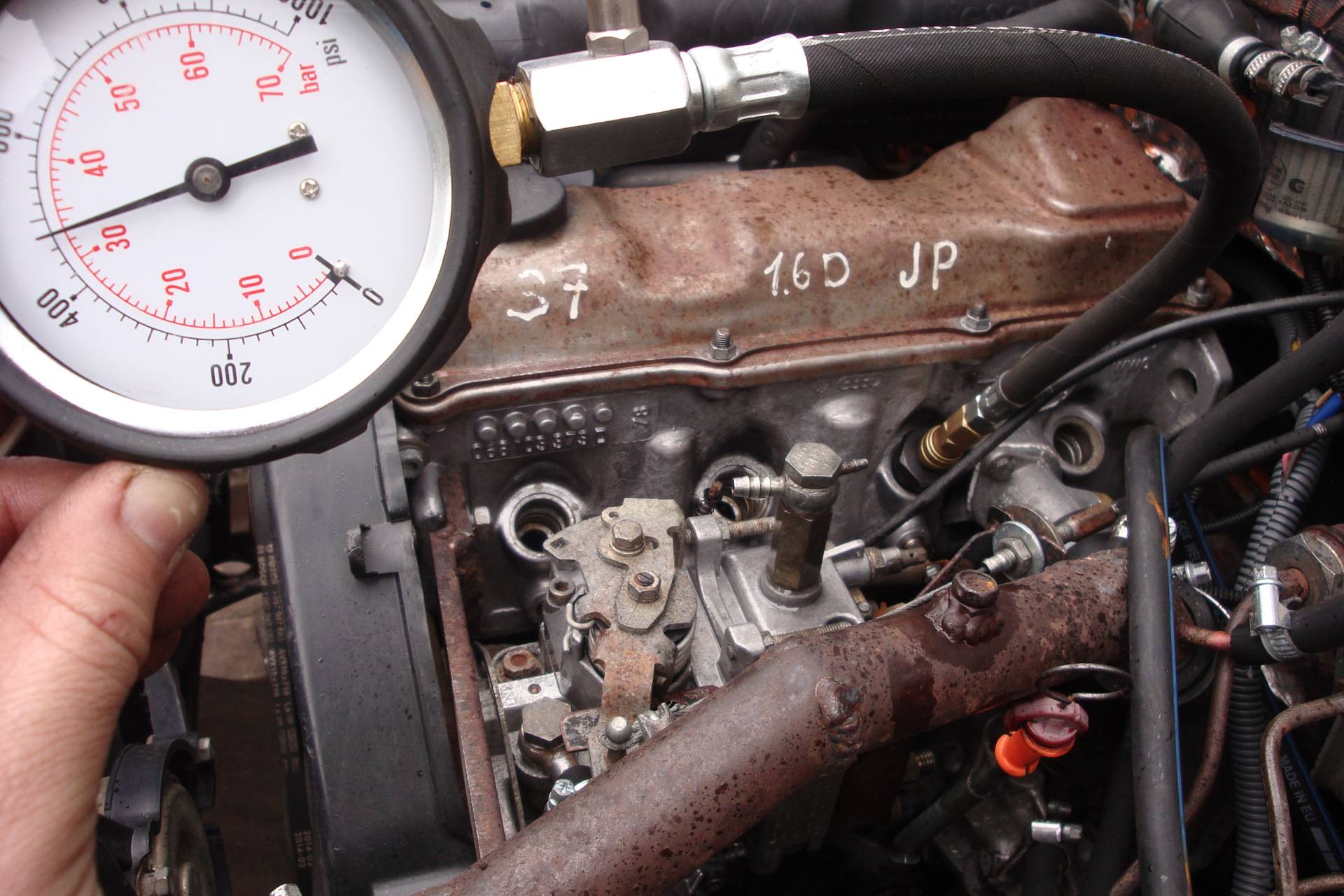 Как проверить давление масла в двигателе: описание,фото