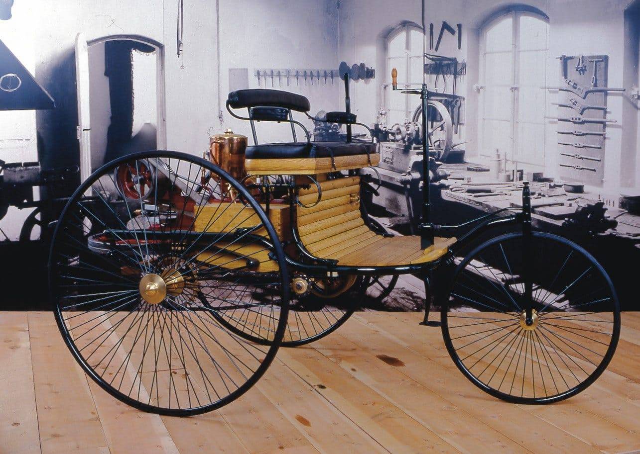 Какой была самая первая машина в мире?