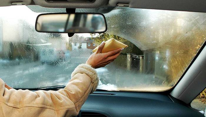 Как избавиться от запотевания стекол в автомобиле?