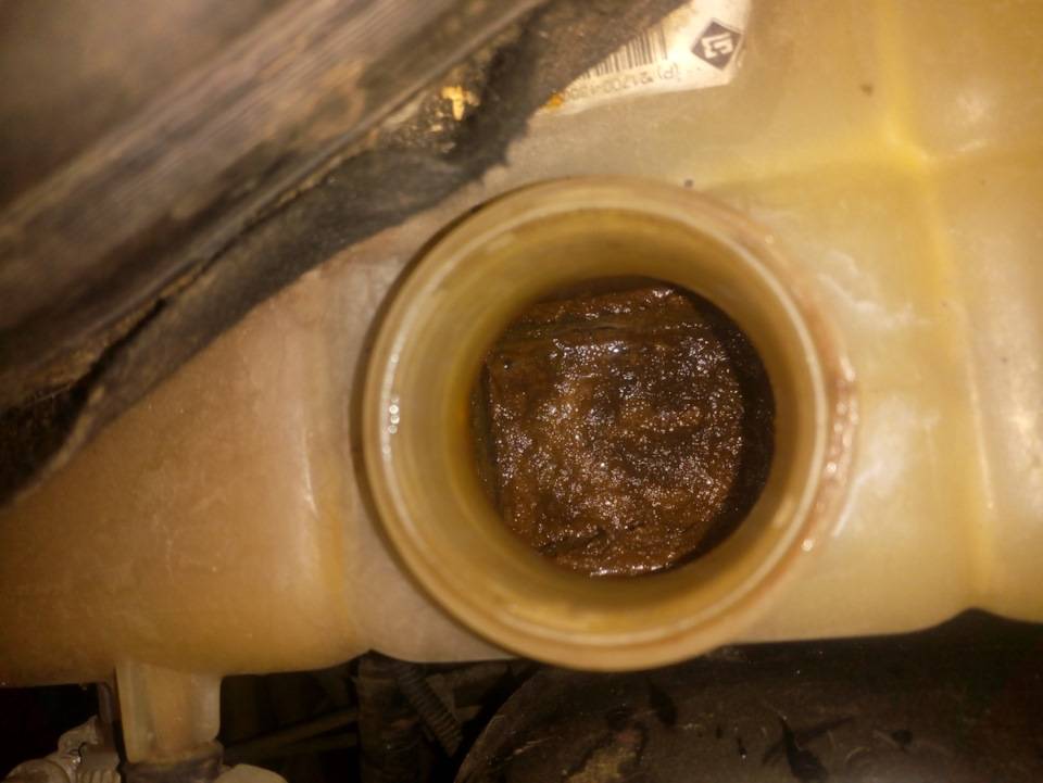 Что делать, если пенится масло в двигателе?