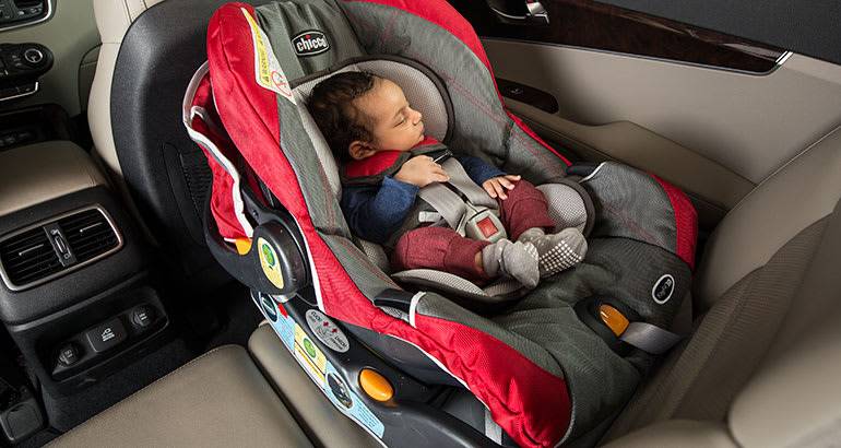 Как перевозить грудного ребенка в автомобиле