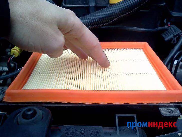 Когда менять воздушный фильтр в машине, процесс замены на примере