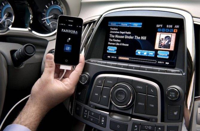 Как включить музыку в машине через телефон?