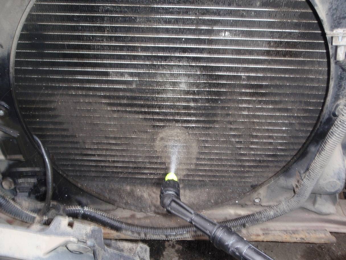 Чем прочистить соты радиатора. как очистить автомобильный радиатор снаружи? альтернативный способ внешней чистки радиатора