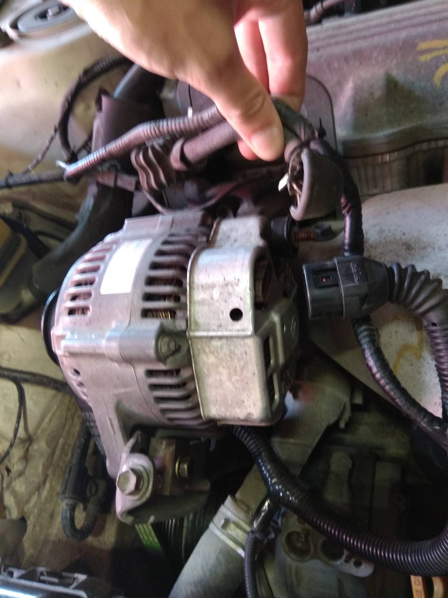 Как проверить и поменять щетки на генераторе автомобиля