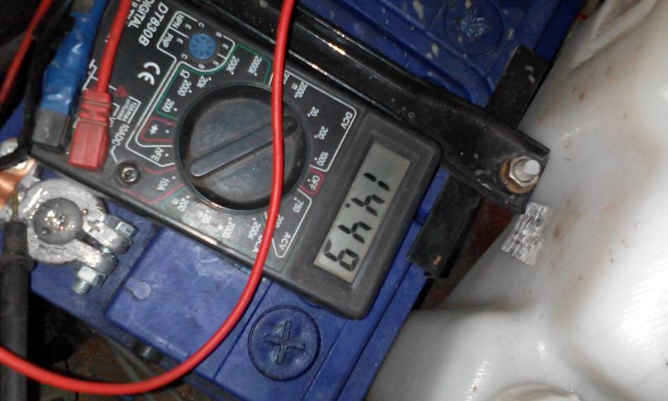 Какая зарядка должна идти на аккумулятор с генератора: норма тока, причины неисправности