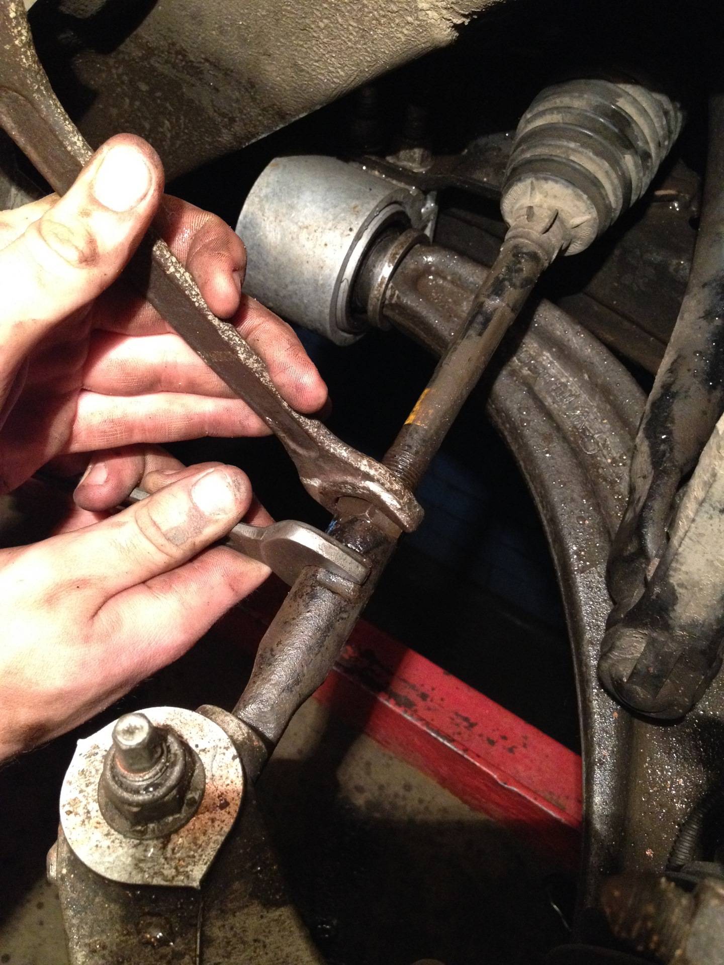 Рулевая тяга: ремонт, замена наконечников, пальцев рулевых тяг