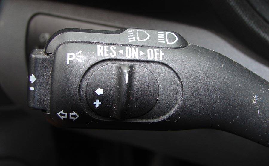 Круиз-контроль в автомобиле: что это такое, плюсы и минусы