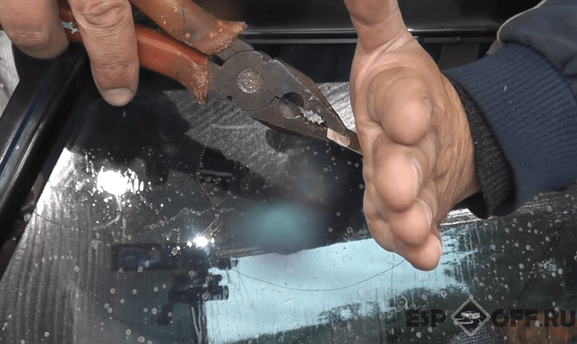 Как снять старую тонировку со стекла автомобиля самостоятельно - несколько способов