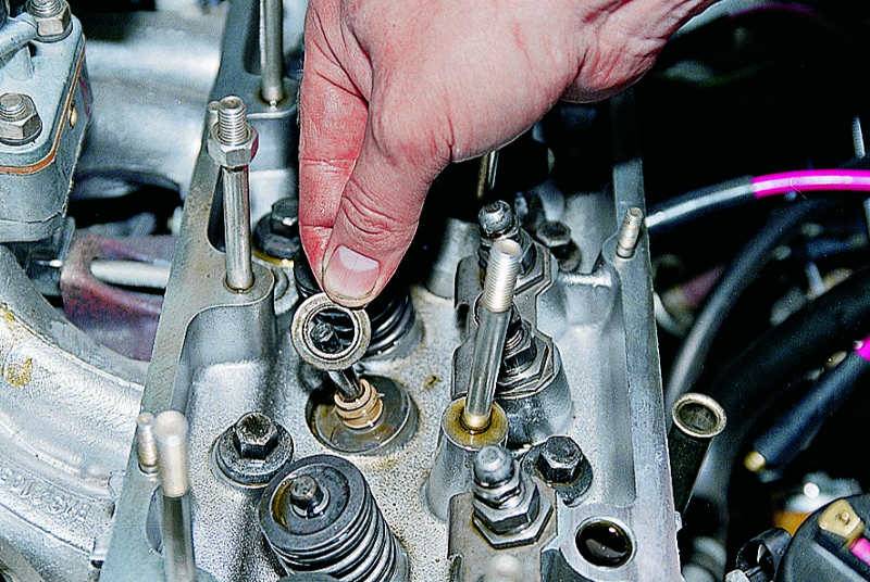 Двигатель 1.8: признаки износа и замена маслосъемных колпачков | intehno-d.ru - портал про автомобили и мотоциклы