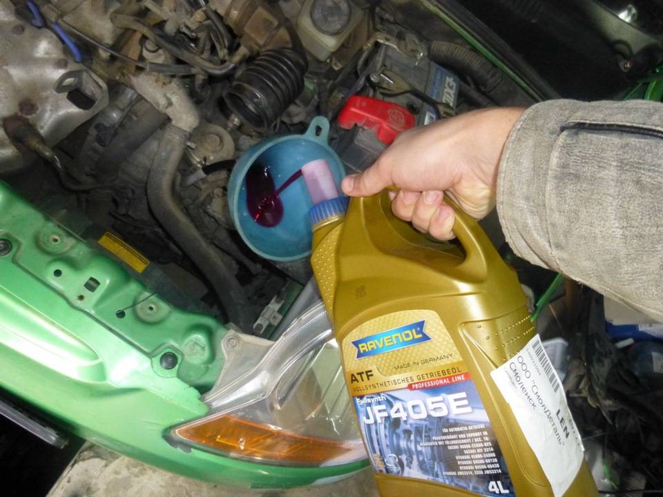 Можно ли заливать моторное масло в коробку передач