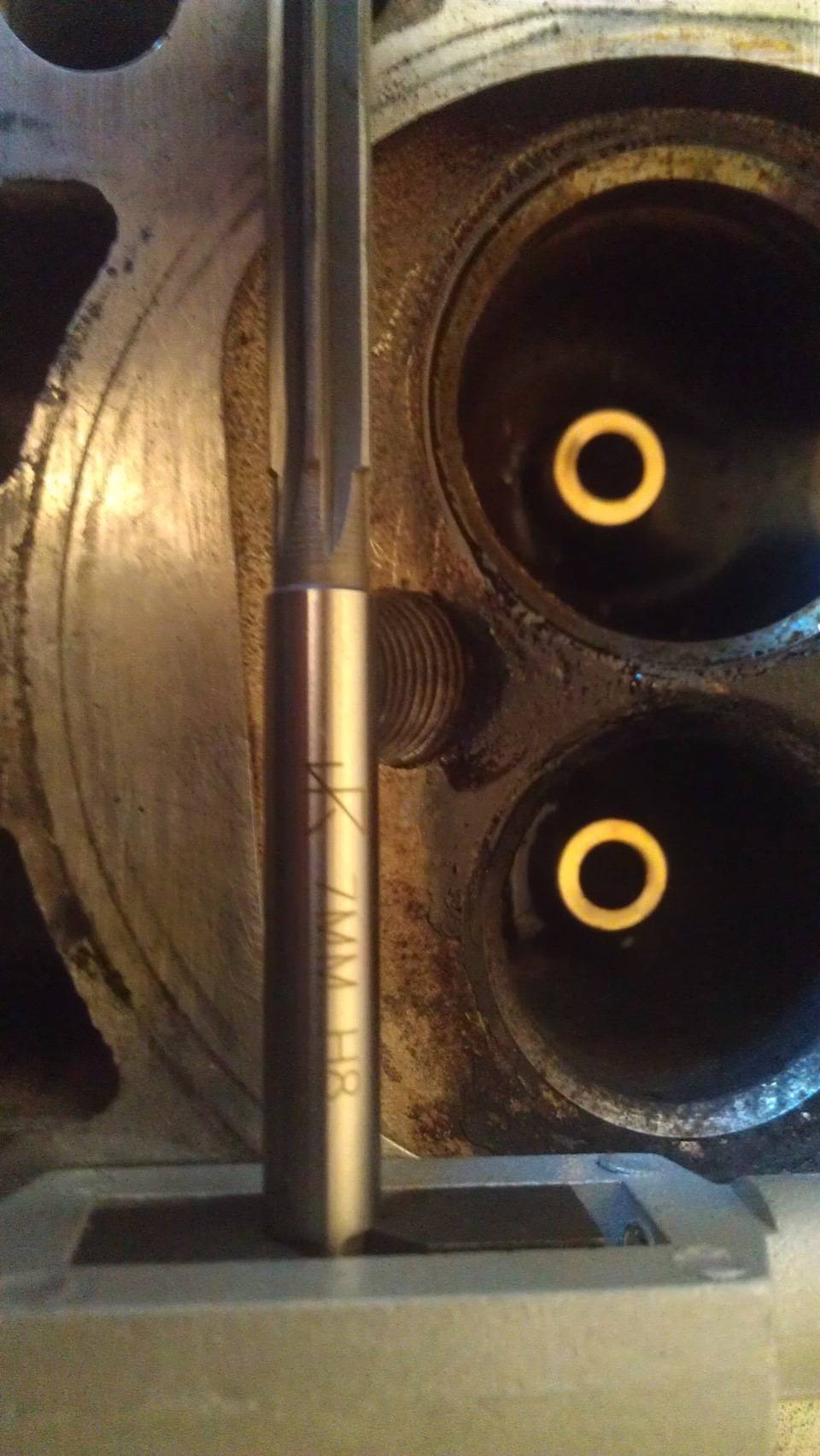 Направляющие втулки клапанов механизма газораспределения двигателя внутреннего сгорания