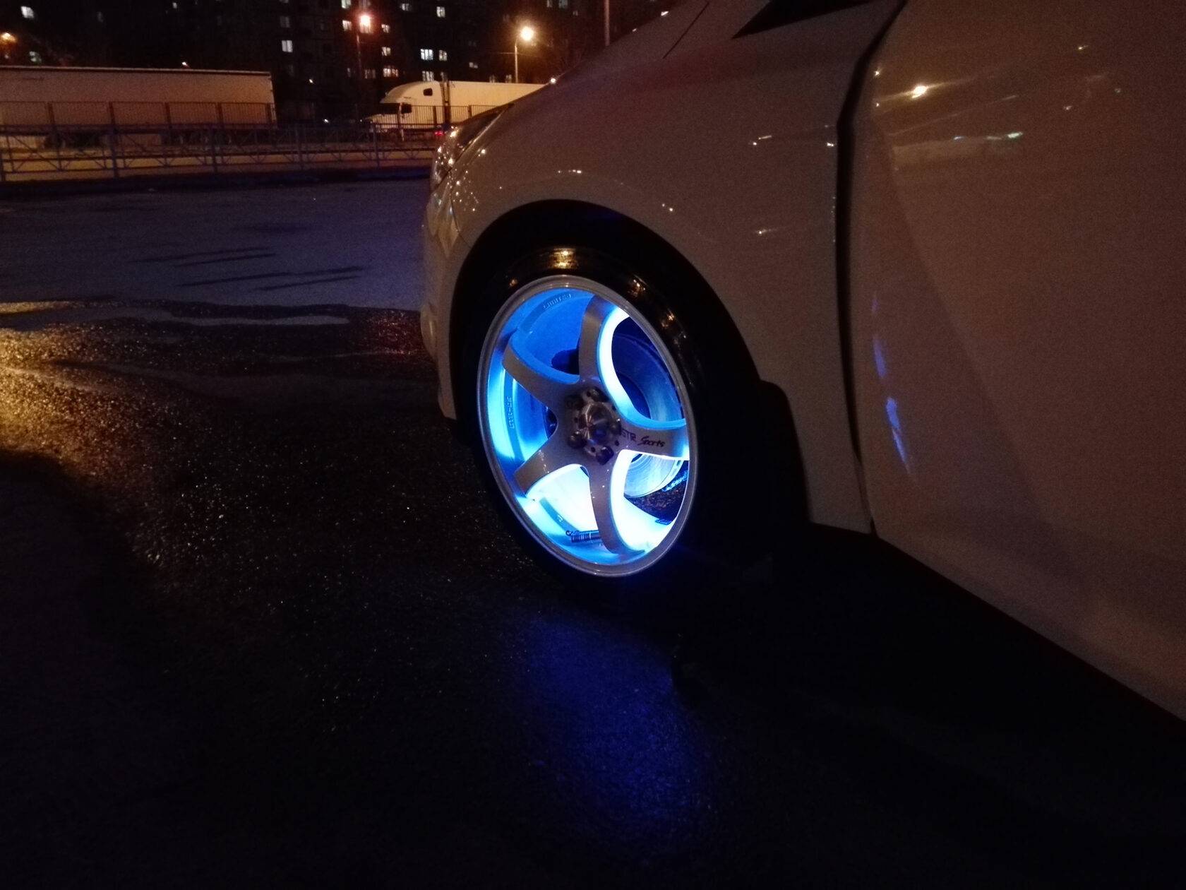 Изменяемая подсветка колес автомобиля