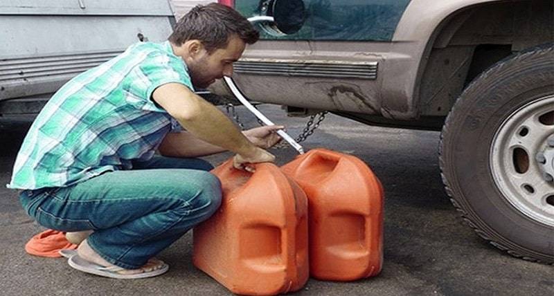 Как слить бензин из бака любого автомобиля. как слить бензин из бака: советы мастеров как правильно откачать бензин из любого бака