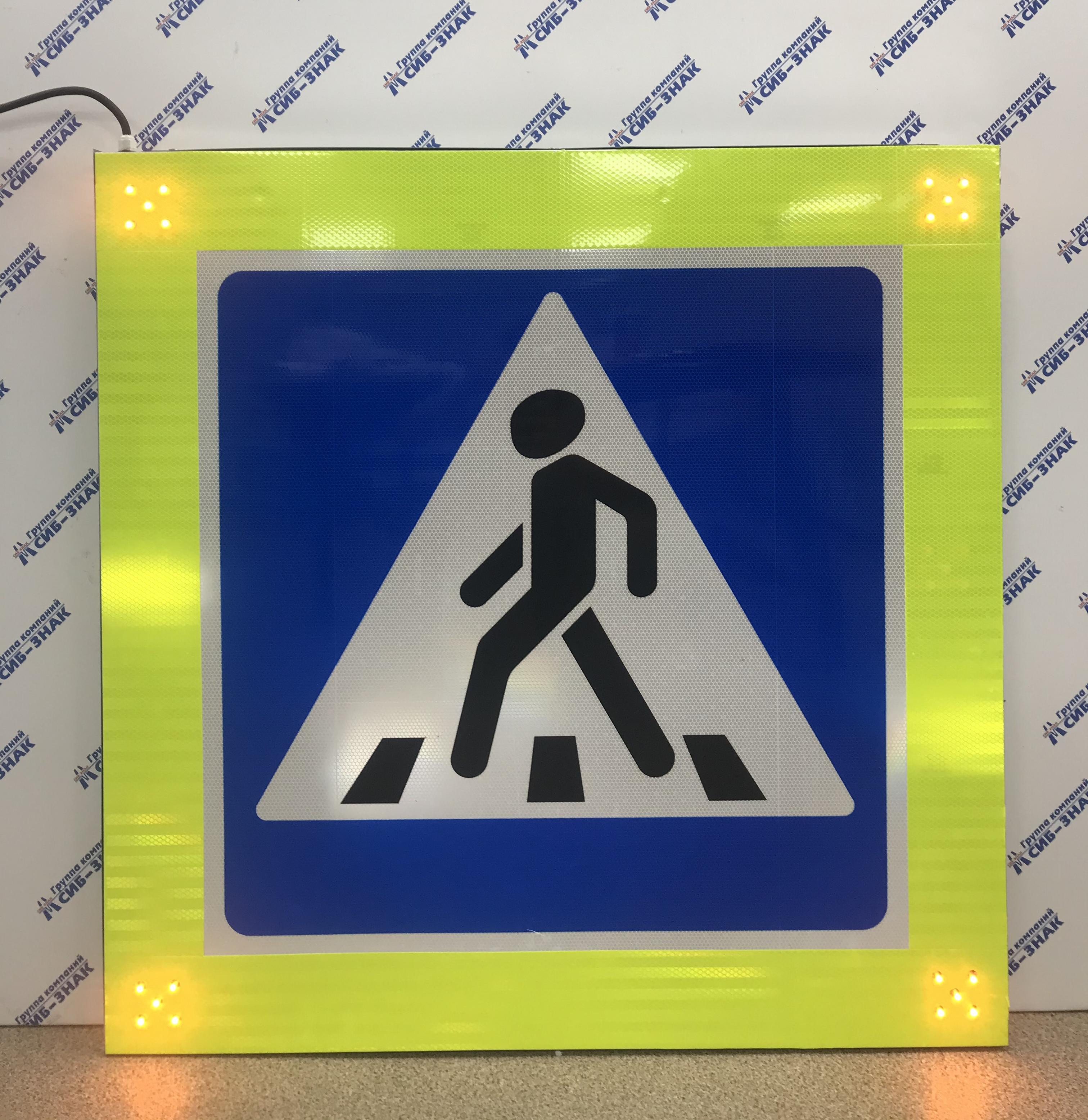 Знак "пешеходный переход" — картинки, действие знака надземного и подземного перехода, а также зебры для пешеходов