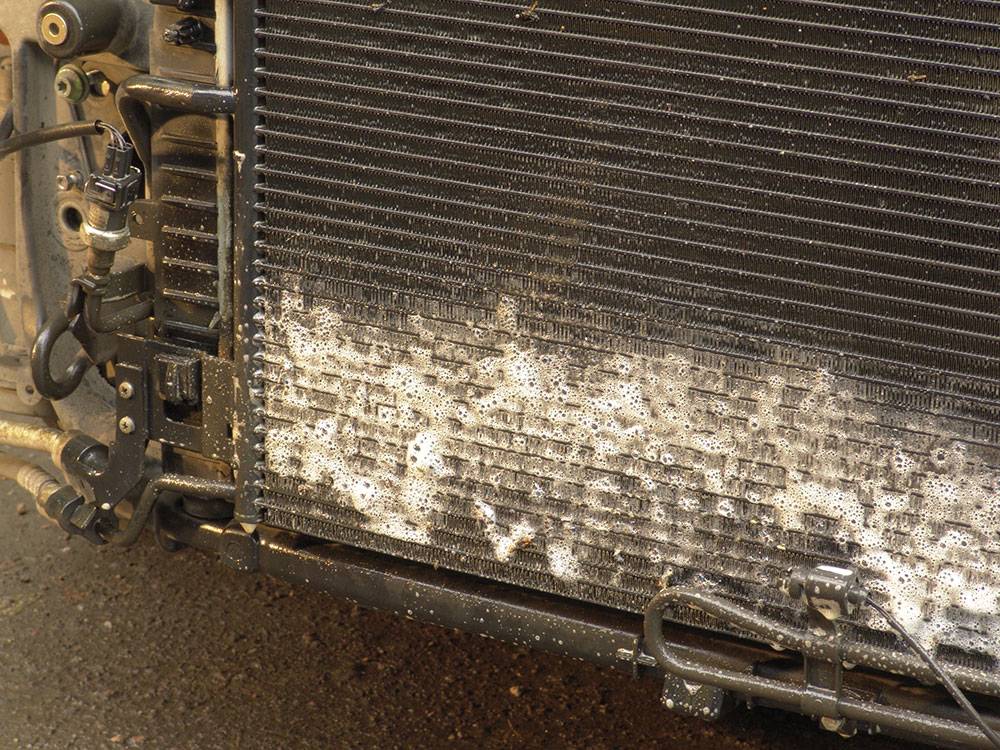 Чем промыть радиатор печки автомобиля, не снимая его: средства, процедура