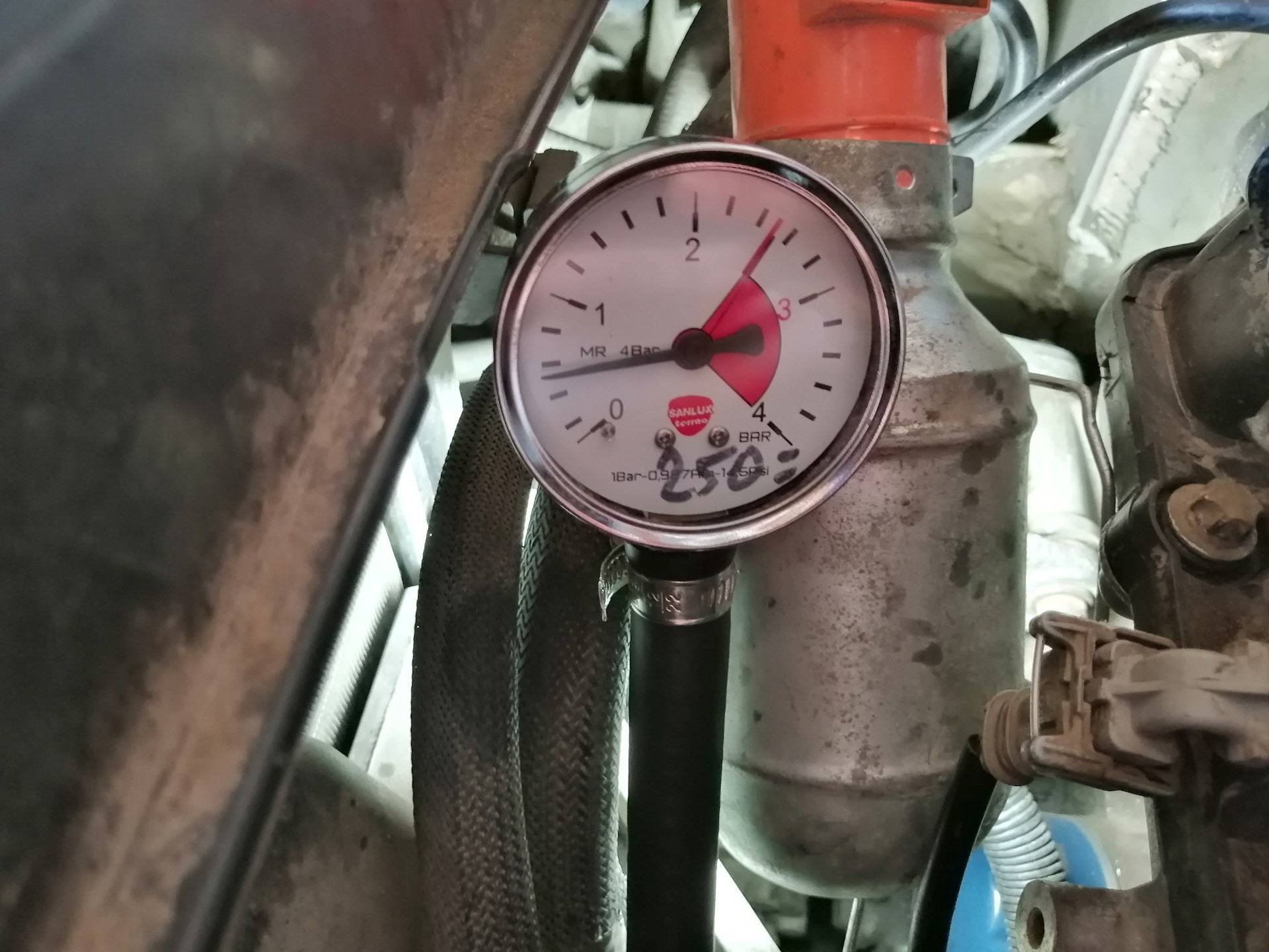 Как проверить давление масла в двигателе и каким оно должно быть