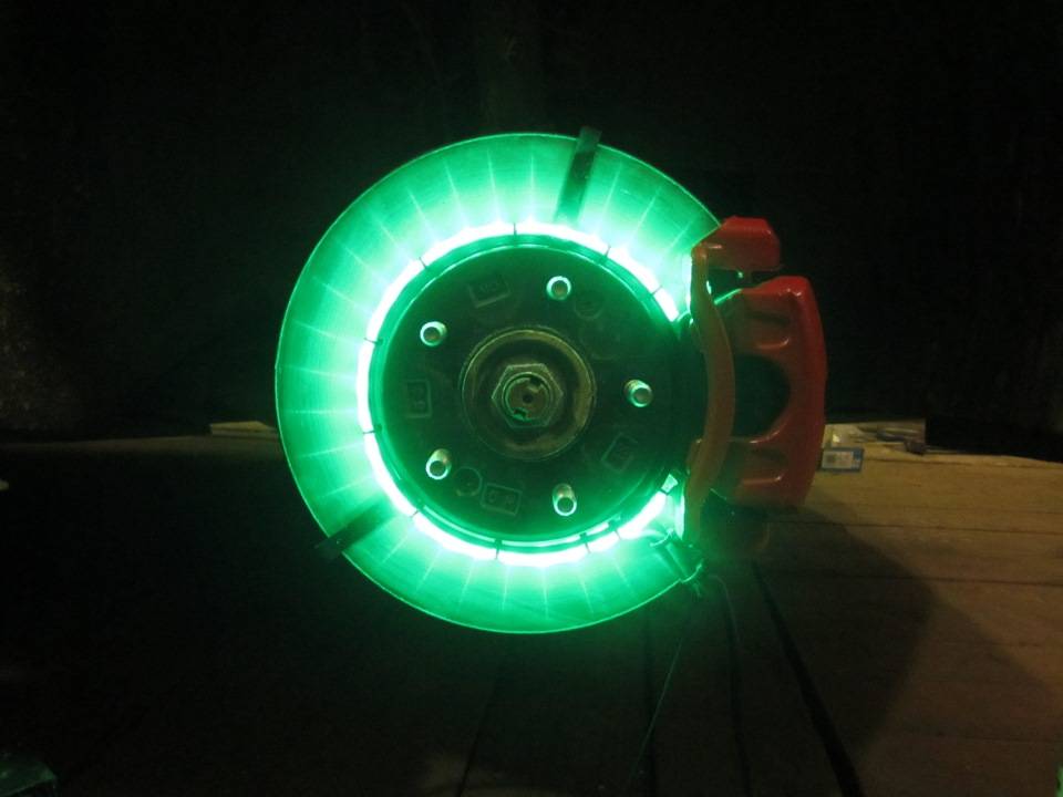 Подсветка колес автомобиля своими руками — методы установки подсветки дисков