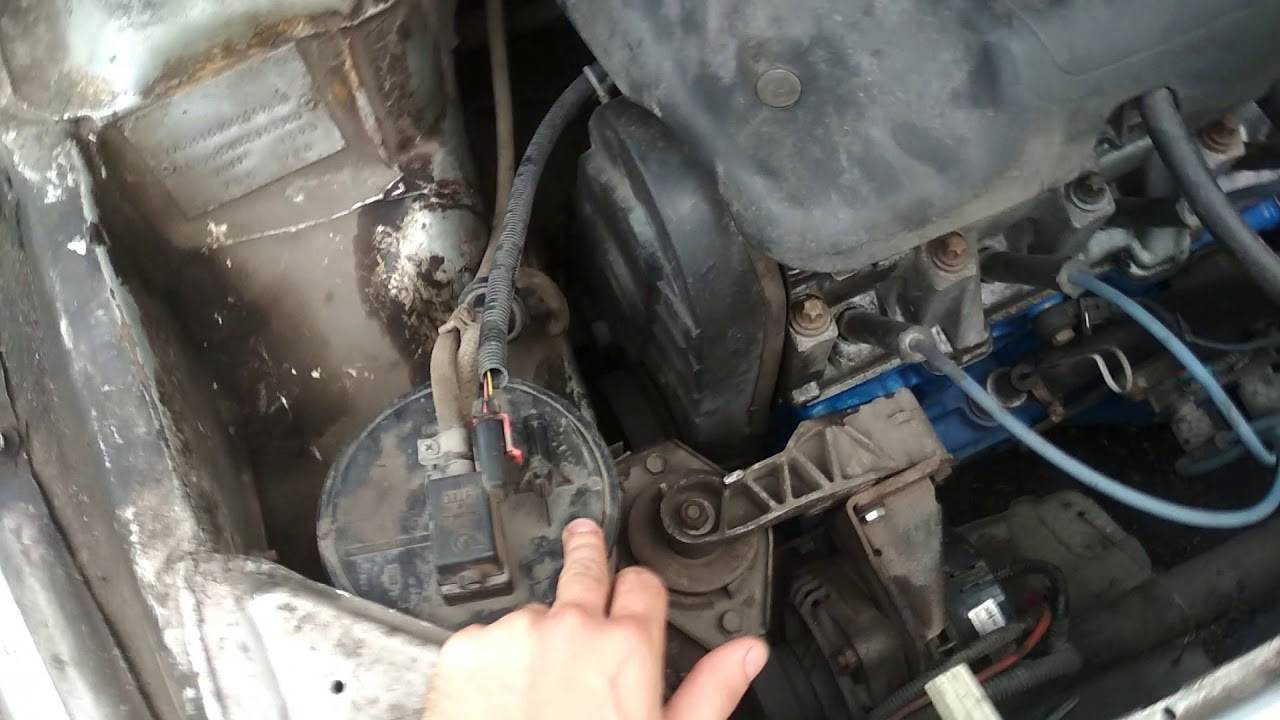 Почему двигатель глохнет при торможении?