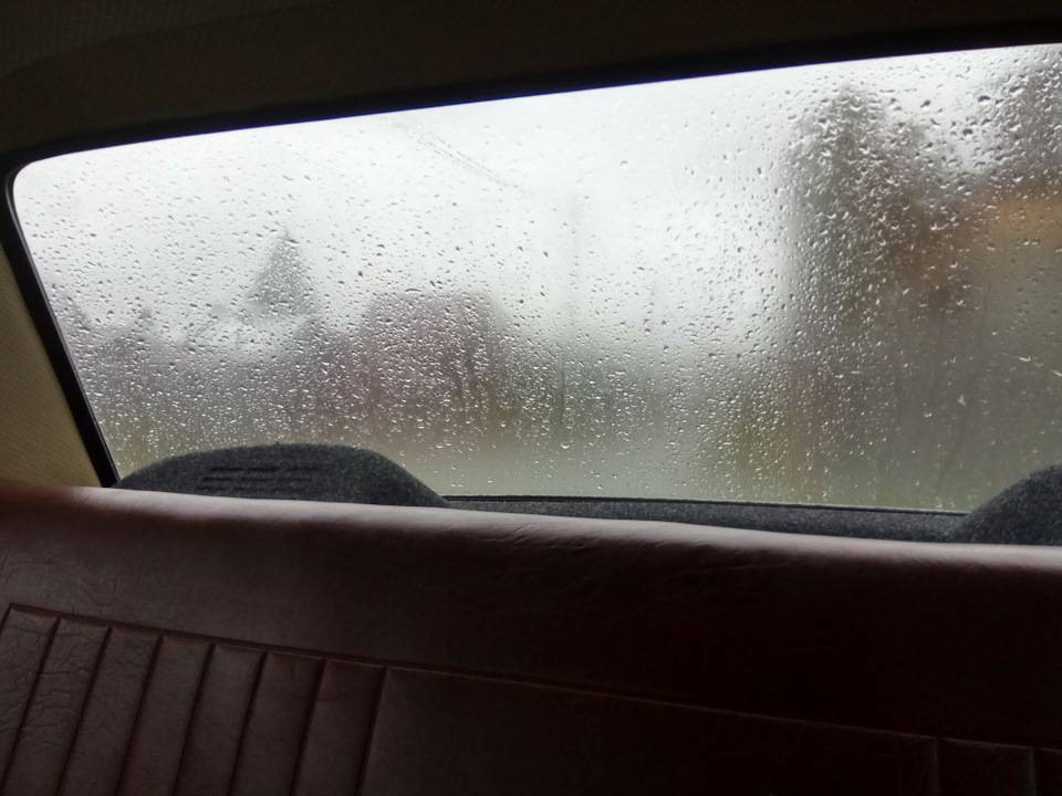 Почему потеют окна в машине изнутри и что делать в таком случае