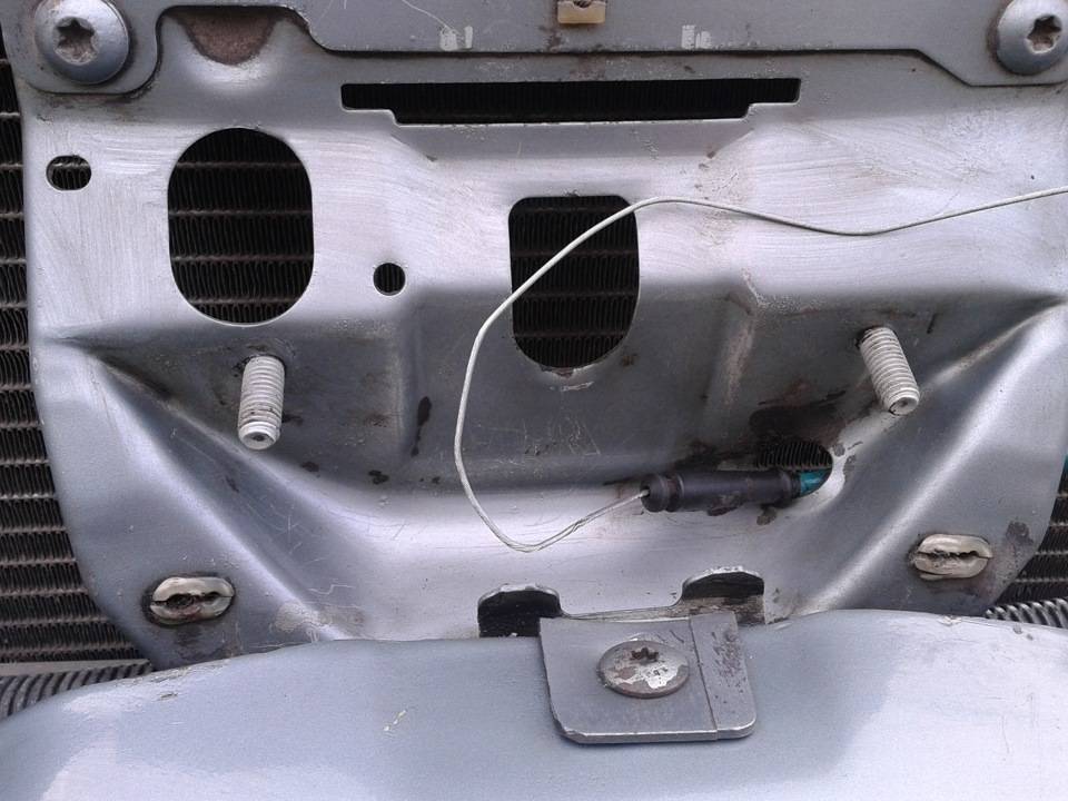 Как открыть капот автомобиля, если порвался тросик | the robot