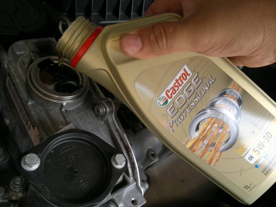 Моторные масла для двигателей vw polo – выбор и замена своими руками. какое масло залить в фольксваген поло в двигатель какое масло лить в polo sedan